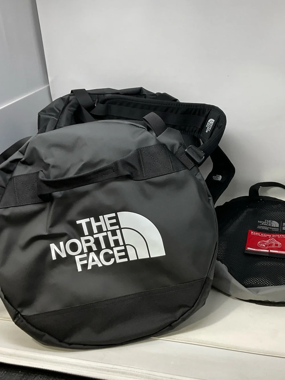 The North Face Base Camp Duffel M - Black with Red Patch